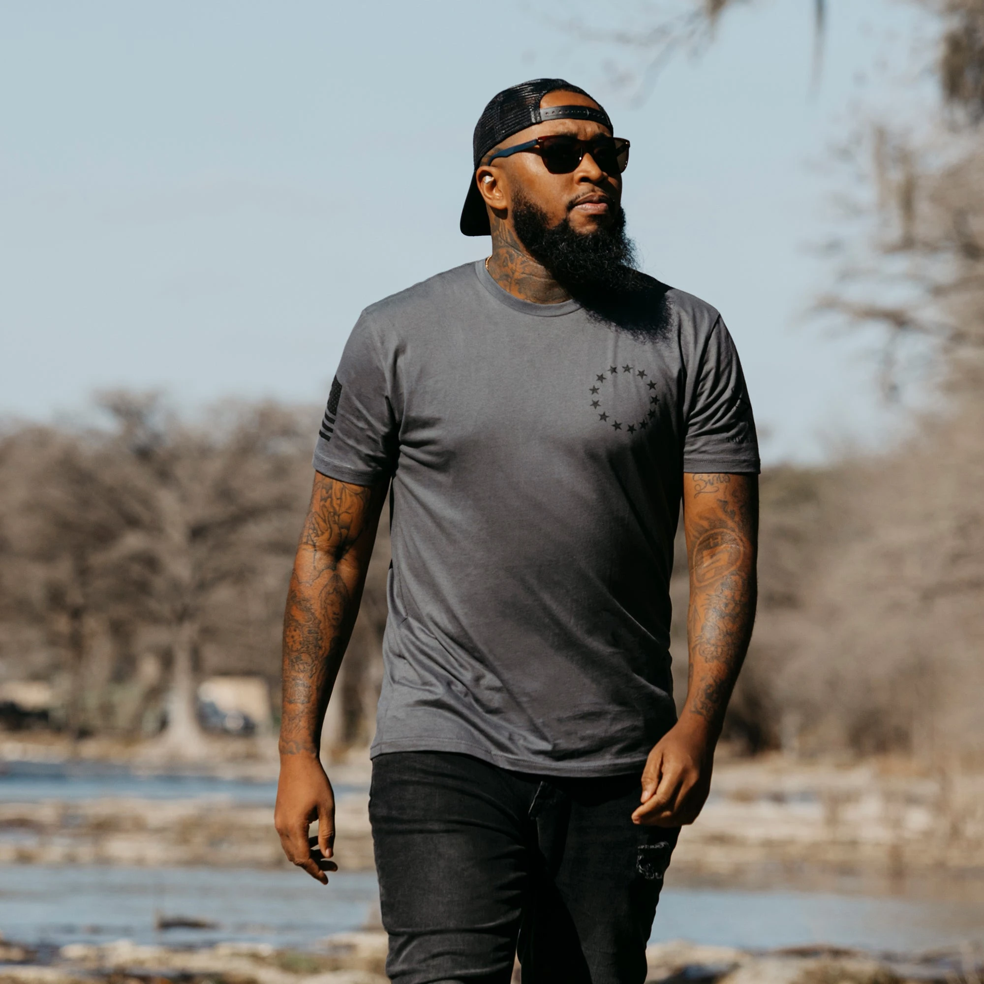 Betsy Rifle Flag T-Shirt - Heavy Metal 5 Betsy Rifle Flag T-Shirt - Heavy Metal - Image 3