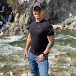 Betsy Rifle Flag T-Shirt - Black 10 Betsy Rifle Flag T-Shirt - Black -Daily Clothing Store GS4013 BetsyRifleFlag Black 050823 002