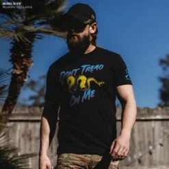 Retro Don't Tread On Me T-Shirt - Black -Daily Clothing Store Model Info Poster 2000x2000 GS5489 RetroDon tTreadOnMeMen sTee Black